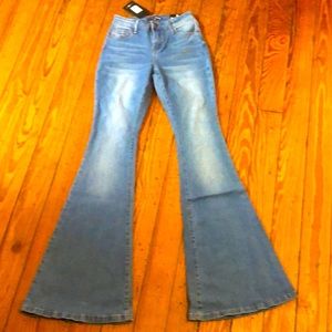 FASHION NOVA “Total Flirt” Mid Rise Stretch Flare Jeans